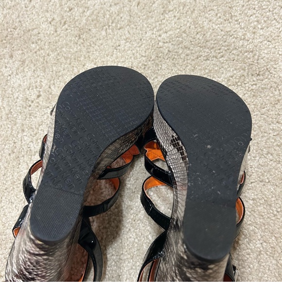 CALVIN KLEIN Patent Leather Wedge Sandals Size 8M - Picture 9 of 10